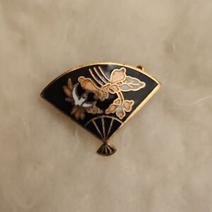 Elegant Black and Gold Fan Brooch